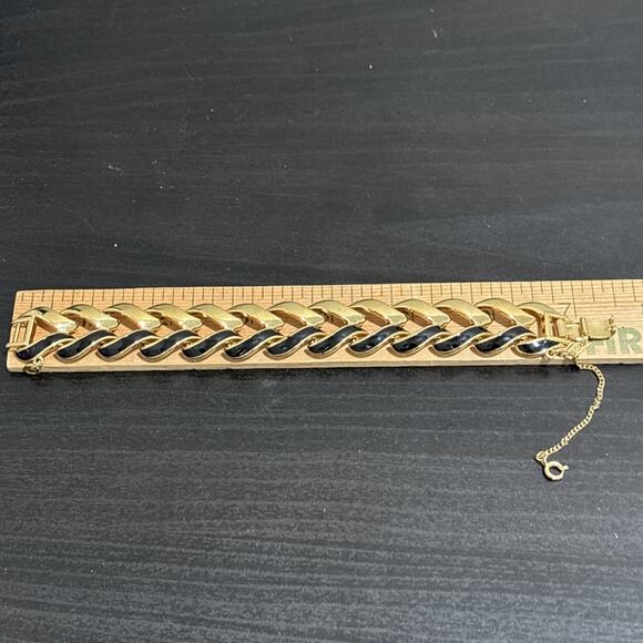 Vtg Monet Gold Tone MCM Chunky Link Bracelet w/ Safety Chain Heart Black Enamel - Picture 8 of 8